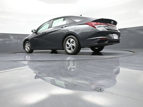 Certified 2021 Hyundai Elantra SE FWD image 31