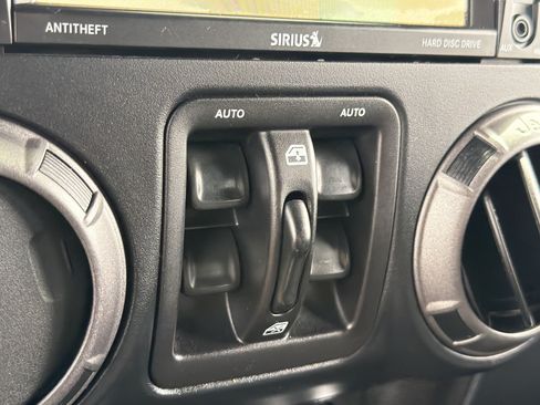 Used 2017 Jeep Wrangler Unlimited Sport w/ Quick Order Package 23S AWD/4WD image 21