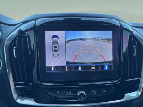 Used 2023 Chevrolet Traverse Premier image 18