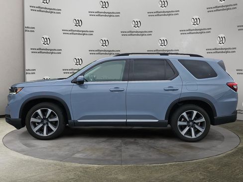 Used 2025 Honda Pilot Touring image 2