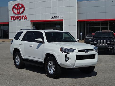 Used 2021 Toyota 4Runner SR5 AWD/4WD image 1