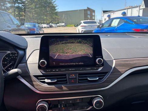 Used 2025 Nissan Altima 2.5 SV image 22