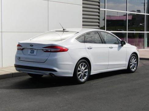 Certified 2017 Ford Fusion SE FWD image 7