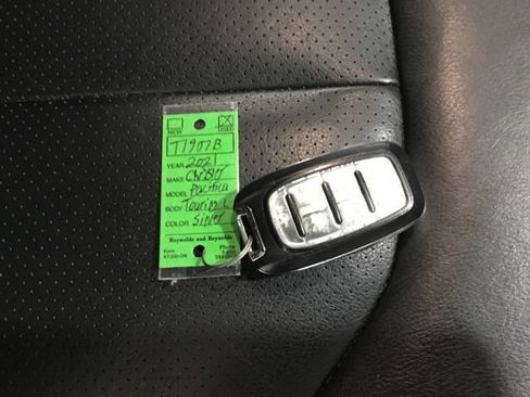 Used 2021 Chrysler Pacifica Touring-L FWD image 48