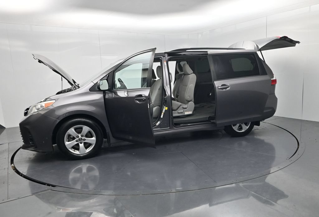 Used 2019 Toyota Sienna LE w/ Carpet Mat Package FWD image 52