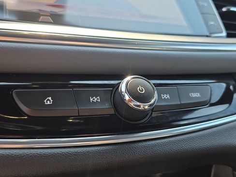 Used 2024 Buick Enclave Essence FWD image 29