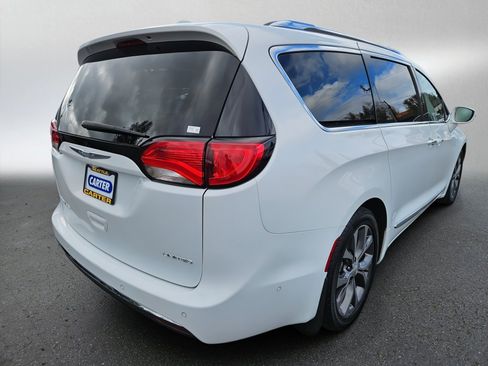 Used 2017 Chrysler Pacifica Limited image 7