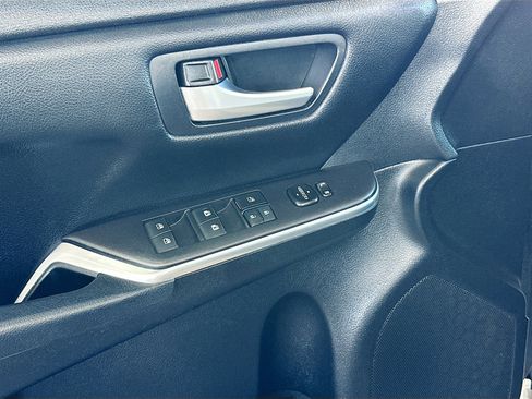 Used 2016 Toyota Camry LE image 17