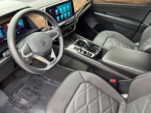 Used 2024 Volkswagen Atlas SE image 4