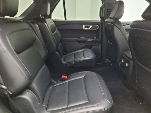 Used 2020 Ford Explorer XLT w/ Equipment Group 202A AWD/4WD image 19