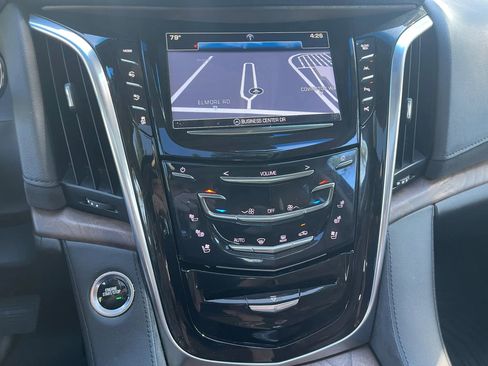 Used 2020 Cadillac Escalade Luxury RWD image 19
