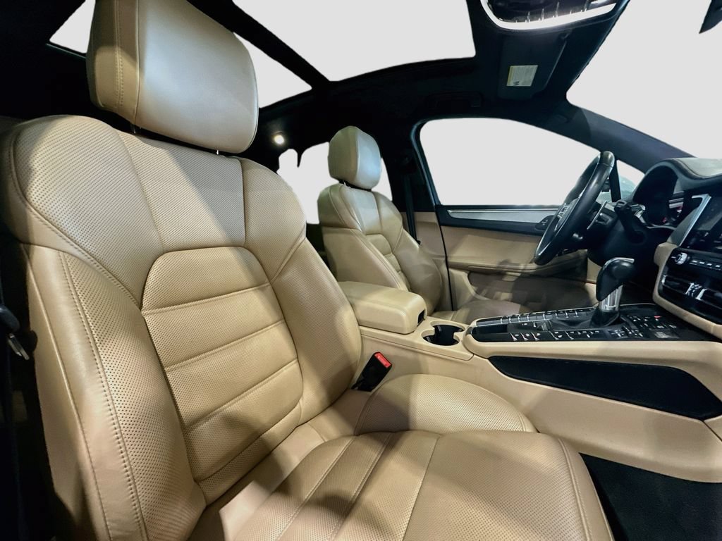 Used 2020 Porsche Macan Turbo w/ Premium Package Plus (PF3) AWD/4WD image 28