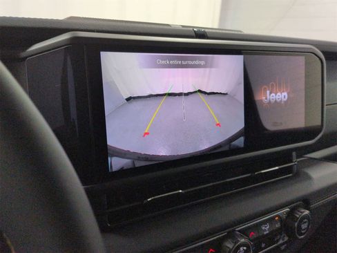 Used 2025 Jeep Wrangler Sahara w/ Safety Group image 29