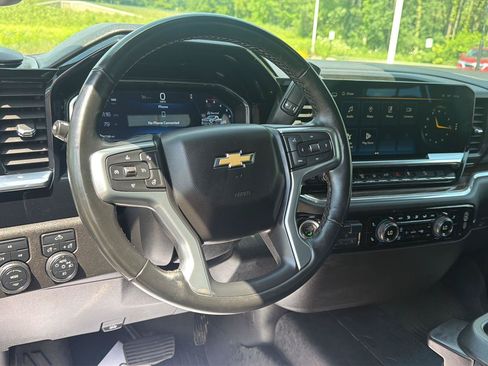 Used 2024 Chevrolet Silverado 2500 LT AWD/4WD image 17