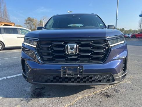 Used 2025 Honda Pilot Sport image 3