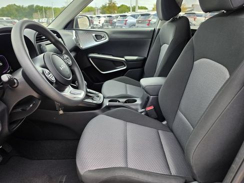 Certified 2025 Kia Soul LX w/ LX Technology Package FWD image 17