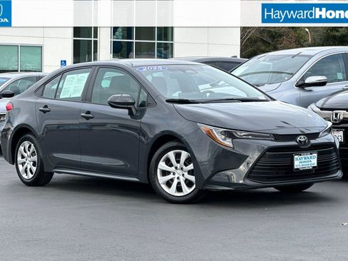 Used 2025 Toyota Corolla LE image 1