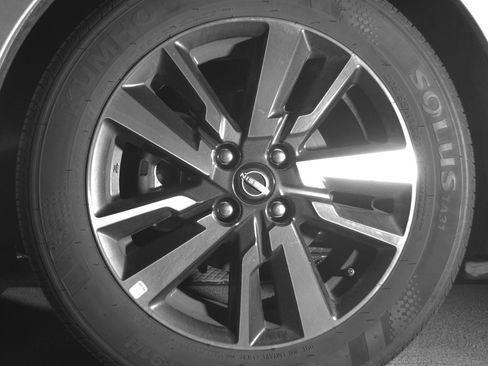 Used 2025 Nissan Versa SV FWD image 12