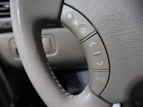 Used 2005 Toyota Sienna XLE image 25