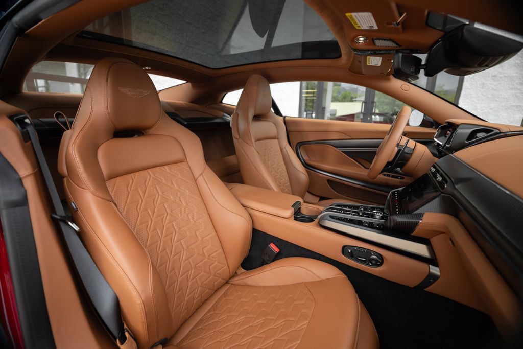 Used 2025 Aston Martin Vanquish RWD image 25