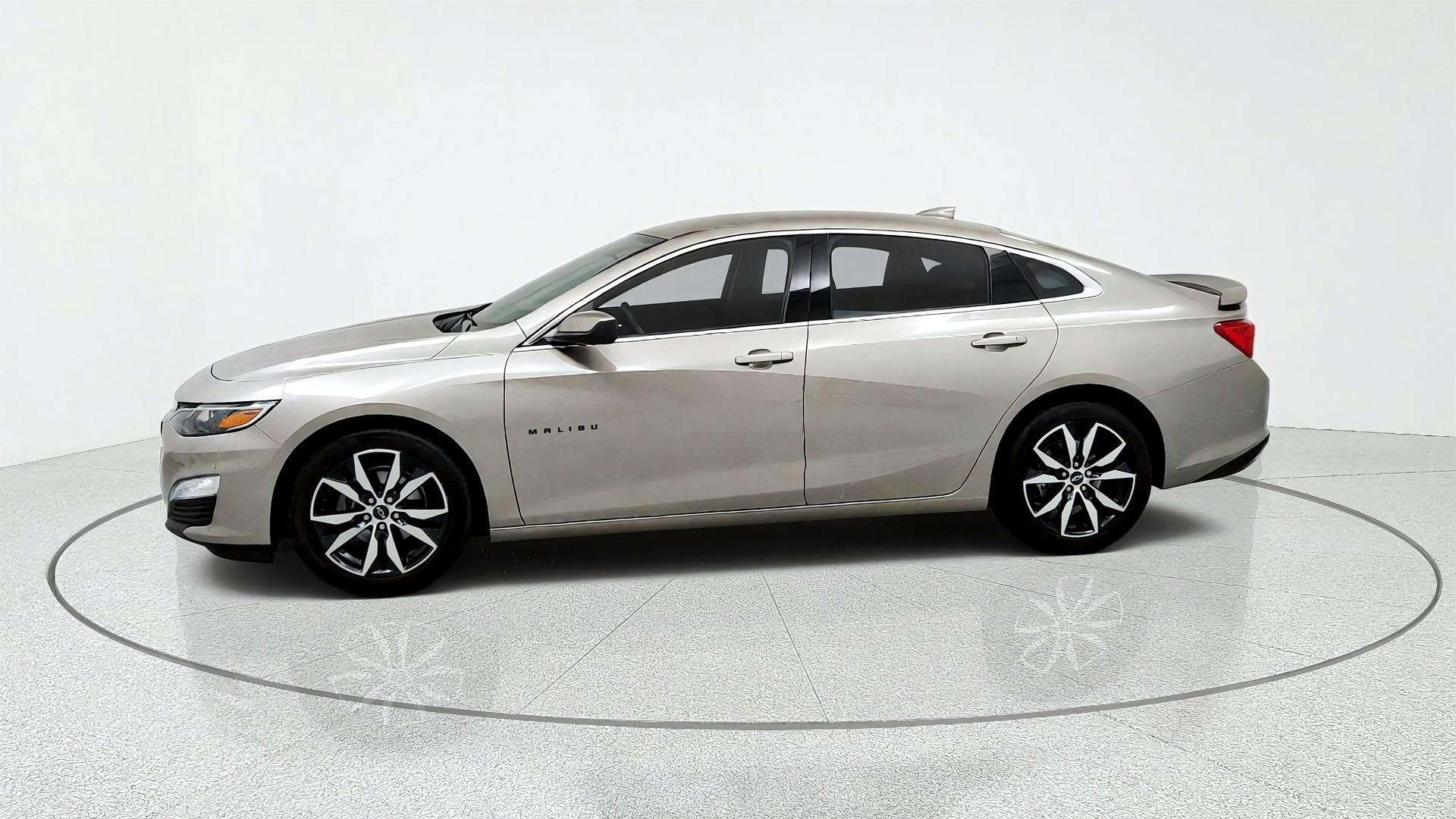 Used 2023 Chevrolet Malibu RS FWD image 2