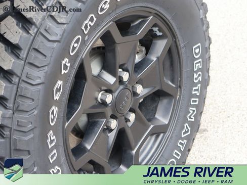 Used 2023 Jeep Wrangler Unlimited w/ Cold Weather Group AWD/4WD image 38