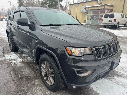 Used 2016 Jeep Grand Cherokee Laredo 75th Anniversary image 3