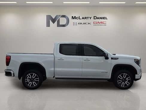 Used 2025 GMC Sierra 1500 AT4 w/ AT4 Premium Package AWD/4WD image 6