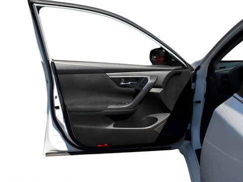 Used 2014 Nissan Altima 2.5 SV w/ Convenience Package image 10