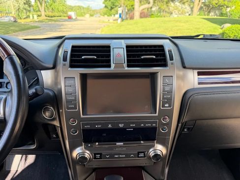 Used 2016 Lexus GX 460 w/ Premium Package AWD/4WD image 34