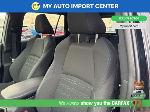 Used 2024 Toyota RAV4 SE w/ Convenience Package image 13