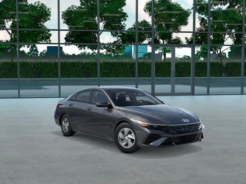 New 2026 Hyundai Elantra SE FWD image 2