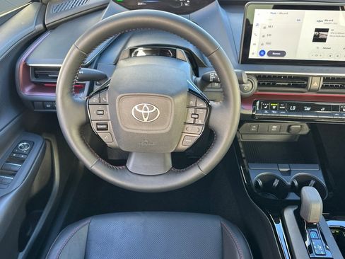 Used 2025 Toyota Prius Plug-In Hybrid image 29