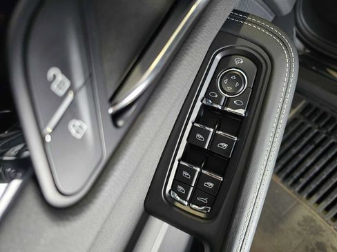 New 2025 Porsche Macan S AWD/4WD image 24