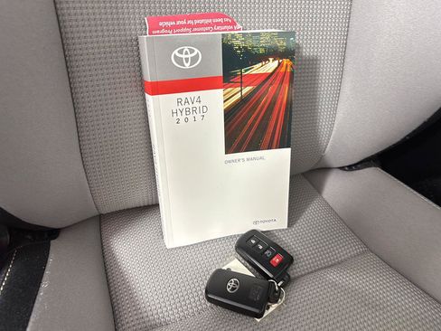 Used 2017 Toyota RAV4 XLE w/ Convenience Package AWD/4WD image 15