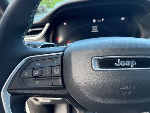 Used 2023 Jeep Grand Cherokee Altitude AWD/4WD image 35