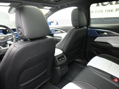 Used 2025 Chevrolet Equinox EV LT w/ Convenience Package II FWD image 23