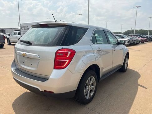 Used 2017 Chevrolet Equinox LS FWD image 3