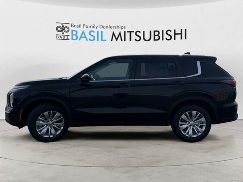 New 2026 Mitsubishi Outlander ES image 2