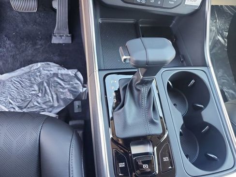 New 2026 Kia Carnival EX FWD image 17