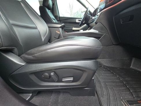 Used 2022 Ford Explorer XLT w/ Equipment Group 202A image 21