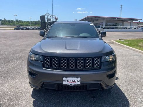 Used 2020 Jeep Grand Cherokee Altitude RWD image 2