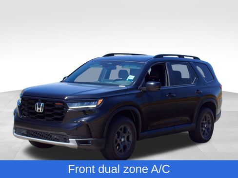 Used 2025 Honda Pilot TrailSport image 4