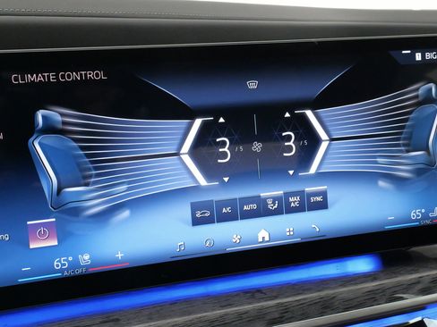 Used 2024 BMW 740i xDrive w/ Premium Package image 52