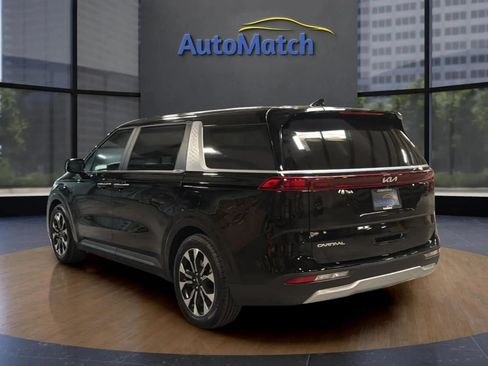 Used 2024 Kia Carnival EX FWD image 9