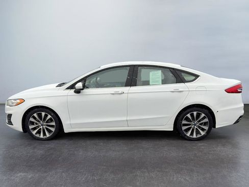 Used 2019 Ford Fusion SE image 2