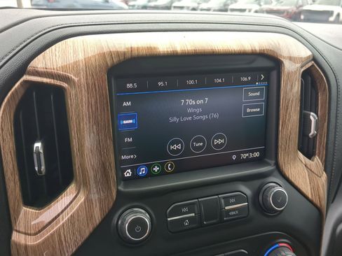 Used 2021 Chevrolet Silverado 1500 LT image 17