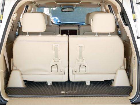 Used 2010 Lexus LX 570 4WD image 25