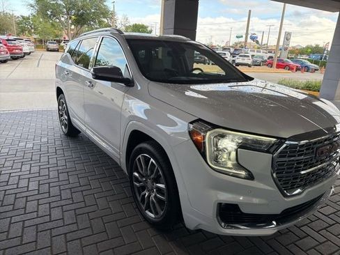 Used 2024 GMC Terrain Denali image 3