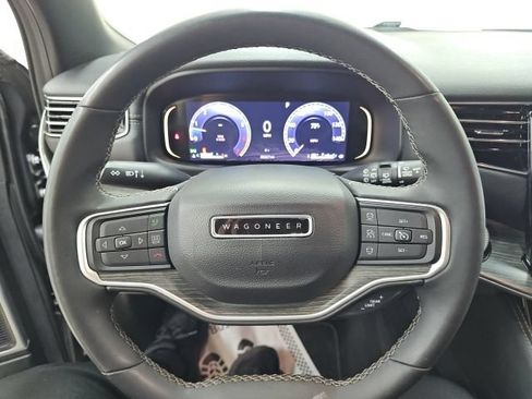 Used 2024 Jeep Wagoneer L Series II w/ Flexible Seating Group AWD/4WD image 8